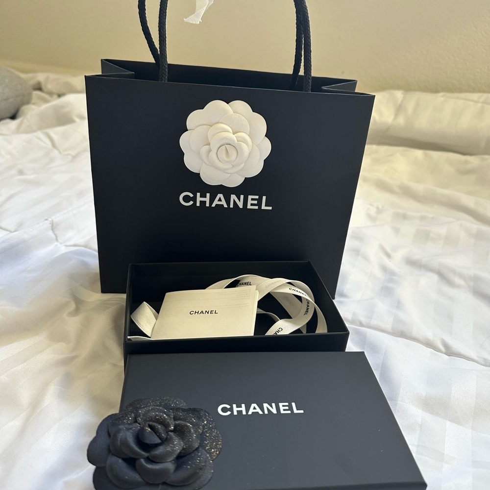 Chanel Black and White Gift Box with Ribbon for wallets